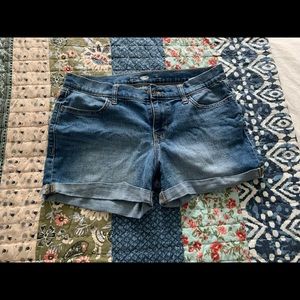 Old Navy Semi-Fitted Jean Shorts